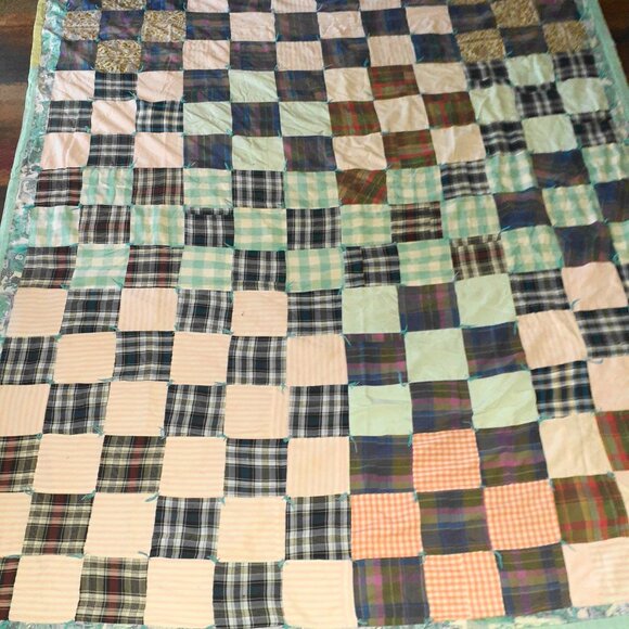 VINTAGE HANDMADE CRAZY QUILT GRANNY SQUARES CUTTERS COTTAGE CABIN FEEDSACK 75X64 - Picture 5 of 9